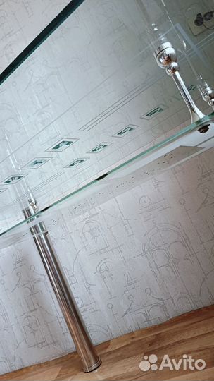 Кухонный стол стеклянный