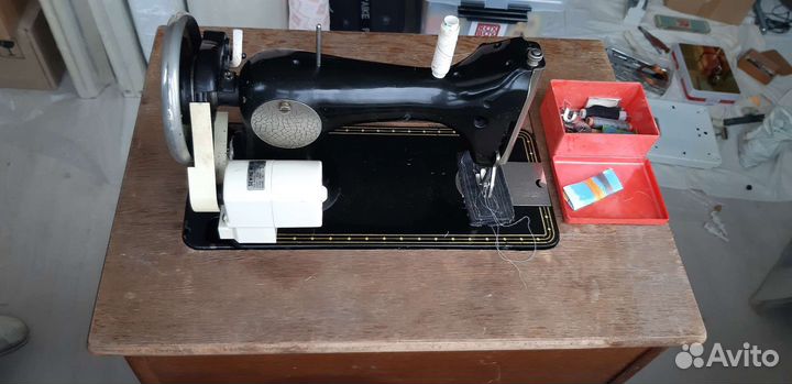 Швейная машина 