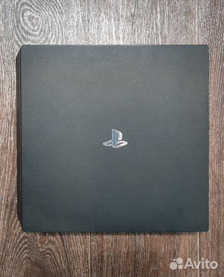 Sony playstation 4 pro 1tb (CUH-7208B)