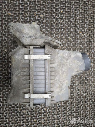 Корпус воздушного фильтра Mitsubishi Lancer 9, 200