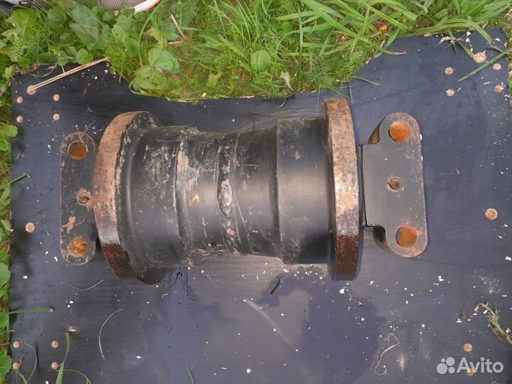 Опорный коток Hitahi 330