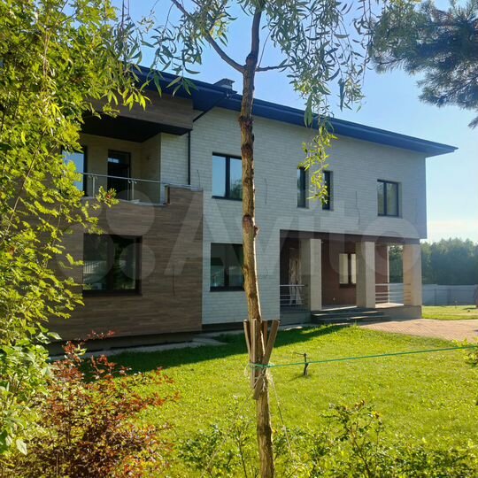 Коттедж 332 м² на участке 20 сот.