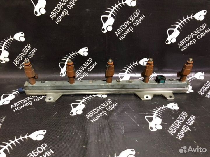 Топливная рампа с форсунками Volvo S60 2.5L