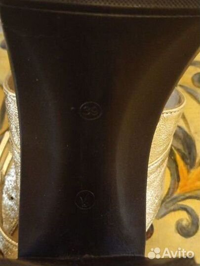 Босоножки лак-кожа искусственная 40 размер