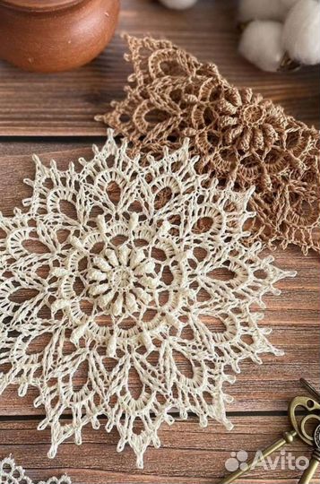 Рельефная салфетка ручной работы