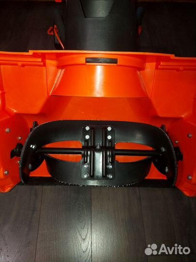 Продам. Снегоуборочная машина