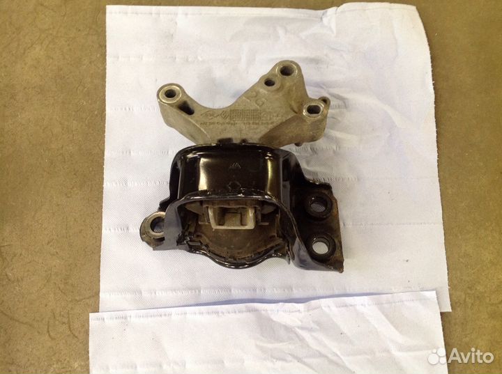 Nissan Qashqai J11 Опора правая