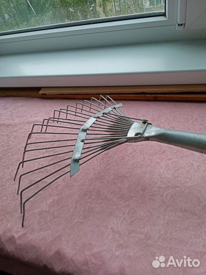 Грабли садовые