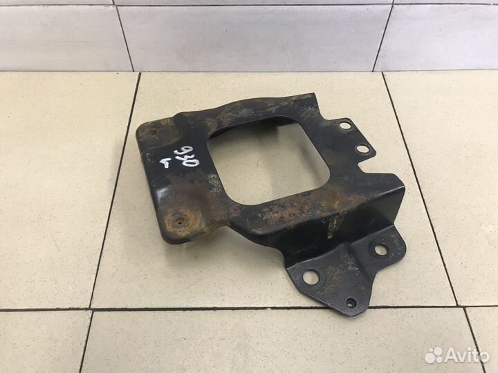 Крепление аккумулятора S40 2004-2012