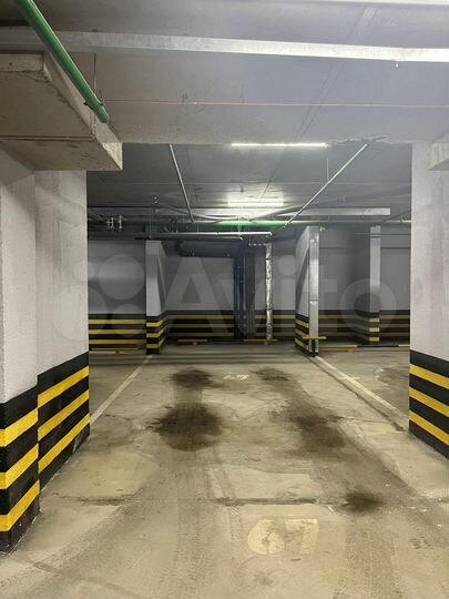 Машиноместо, > 30 м²