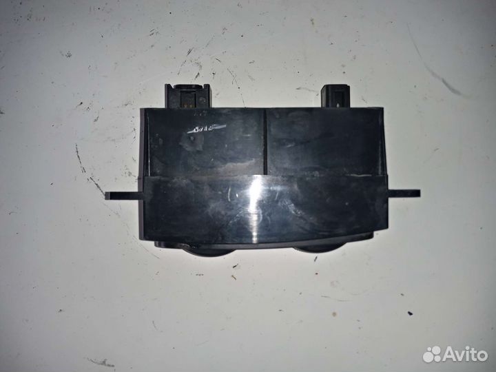 Кнопка обогрева сидений Тойота Авенсис 2 Т25