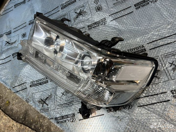 Фара левая Land Cruiser 200 15-22 оригинал