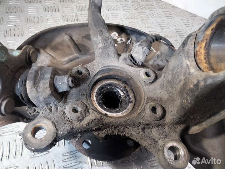 Кулак передний левый Golf V