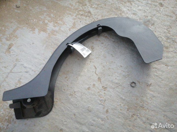 Накладка петли багажника правая Mercedes Benz C180