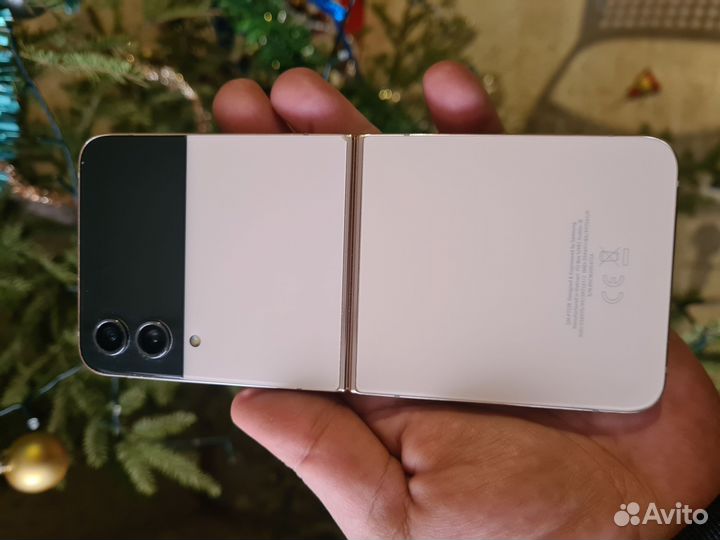 Samsung Galaxy Z Flip4, 8/256 ГБ