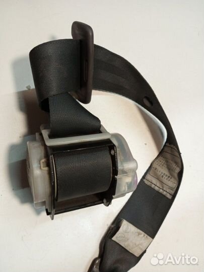 Ремень безопасности задний левый Toyota Prius