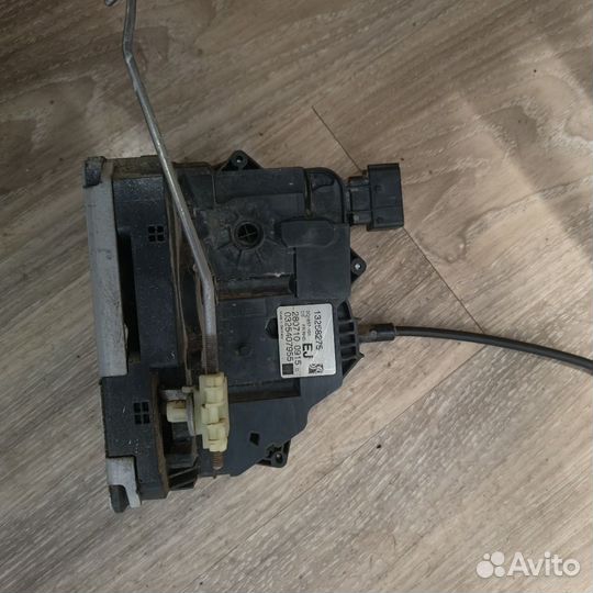 Б/У Б/У Замок двери 13258275 opel
