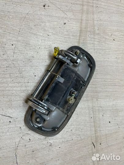 Ручка крышки багажника Nissan Liberty RM12 QR20DE