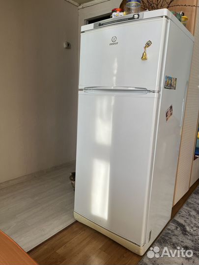 Холодильник indesit