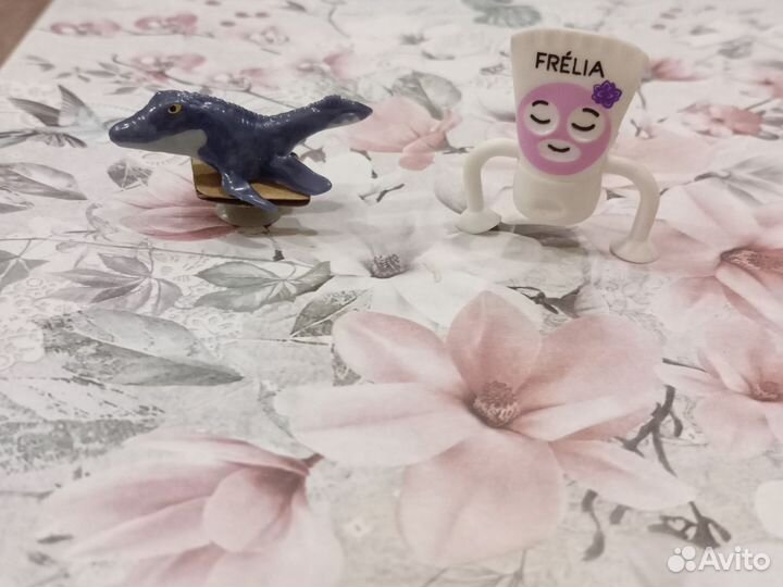 Завры и игрушки киндер на присосках обмен/продажа