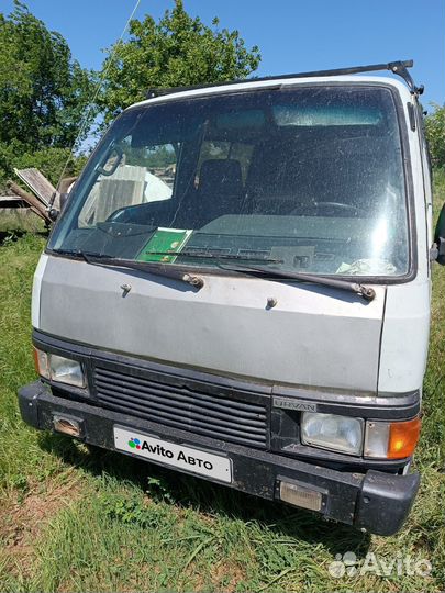 Nissan Urvan 2.7 МТ, 1989, 200 000 км