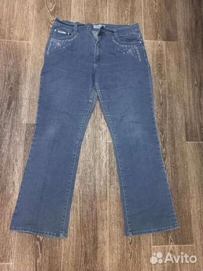 Женские джинсы