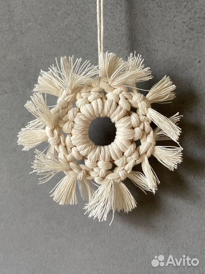 Елочные игрушки макраме