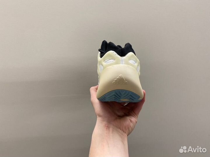 Кроссовки adidas yeezy boost 700