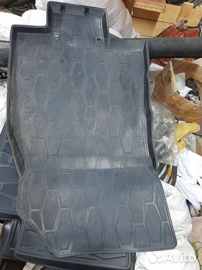 Автомобильные коврики резиновые