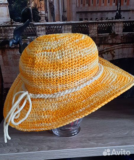 Шляпка из рафии