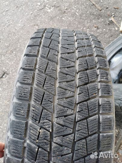 Bridgestone Blizzak DM-V1 265/65 R17