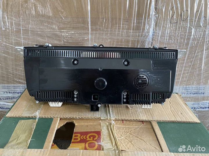 Панель приборов (щиток) Volvo FH4 22222030-R08