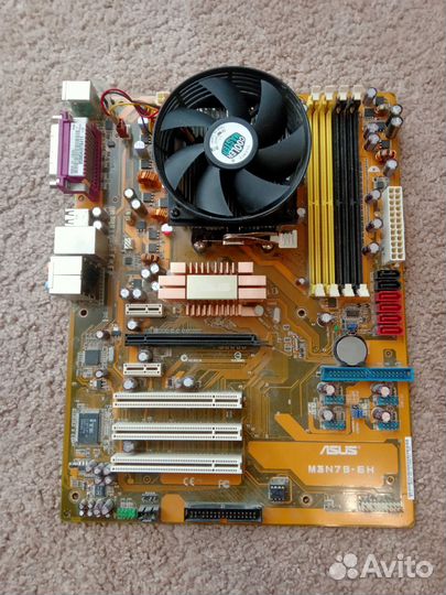 Материнская плата с процессором и кулером