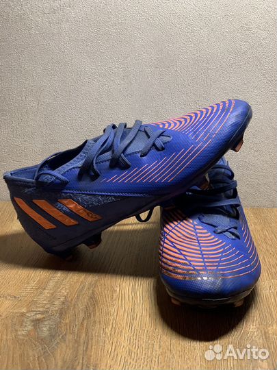 Детские футбольные бутсы