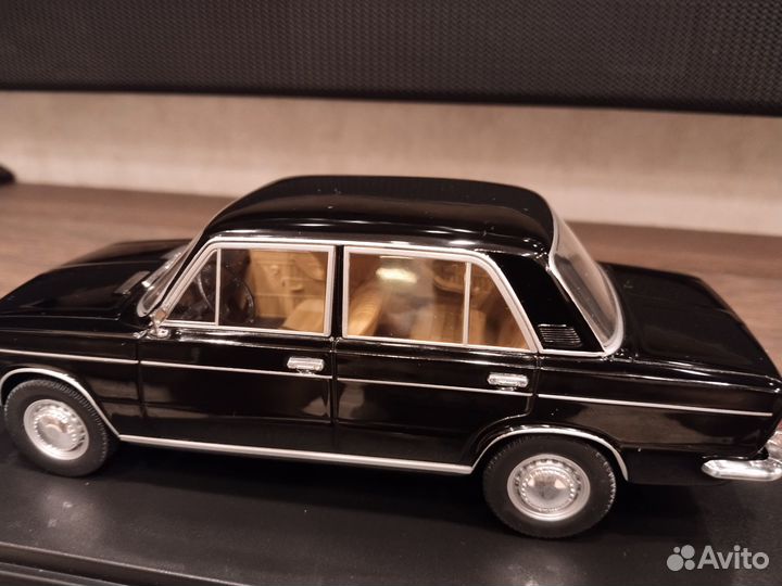 Ваз 2103 LADA 1500 1/24 Whitebox WB124237