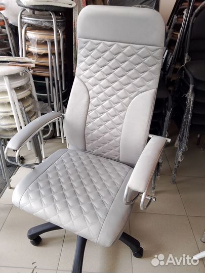 Компьютерное офисное кресло