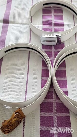 Мужской кожаный белый ремень с автомат. пряжкой