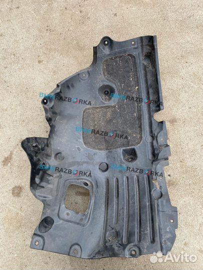 Передняя часть подкрылка переднего правого BMW i5