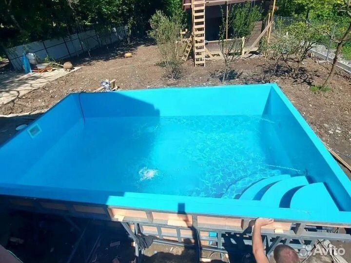 Пластиковый бассейн в металлокаркасе