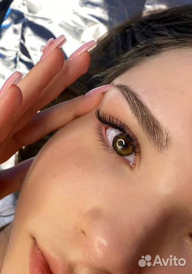 Модель на наращивание ресниц