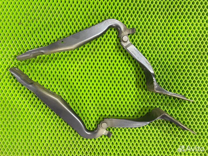 Петля капота правая левая Peugeot 308 1.6 2010