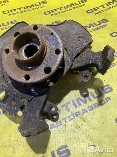 Поворотный кулак правый Opel Astra G