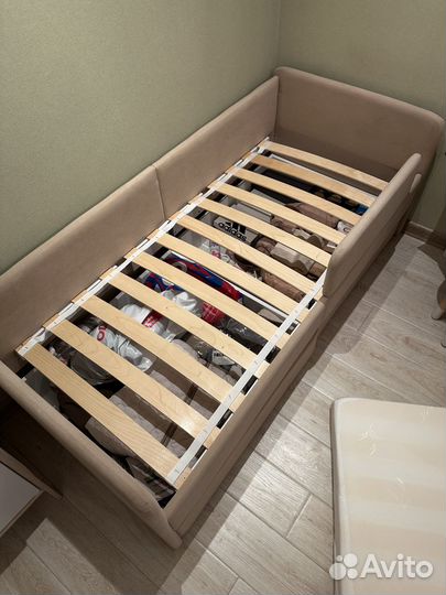 Детская кровать с бортиком и матрасом новая