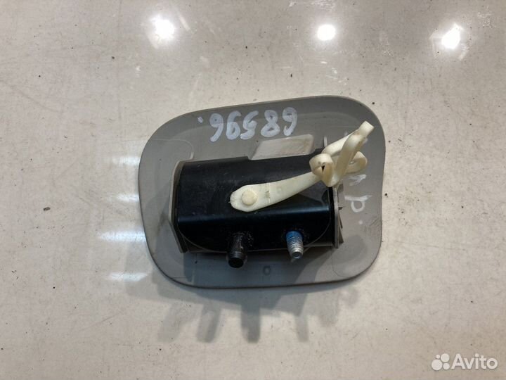 Кронштейн шторки багажника (задний,правый)