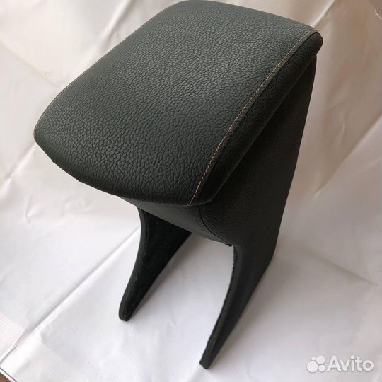 Подлокотник для daihatsu mira 2017г