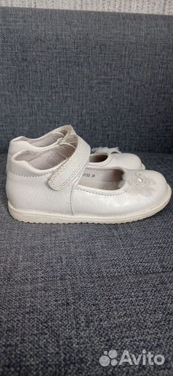 Туфли для девочки 26 размер белые