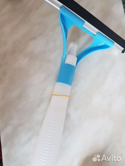 Шпатель для мытья оеон с распылителем