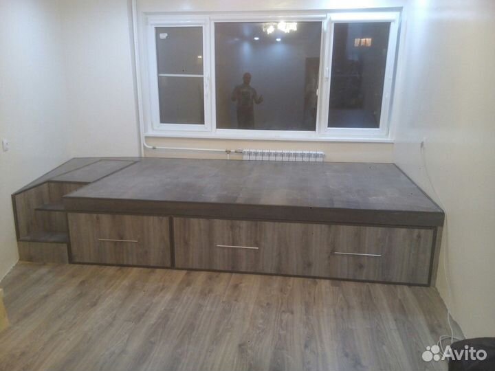 Подиум в комнате, кровать подиум, кровать