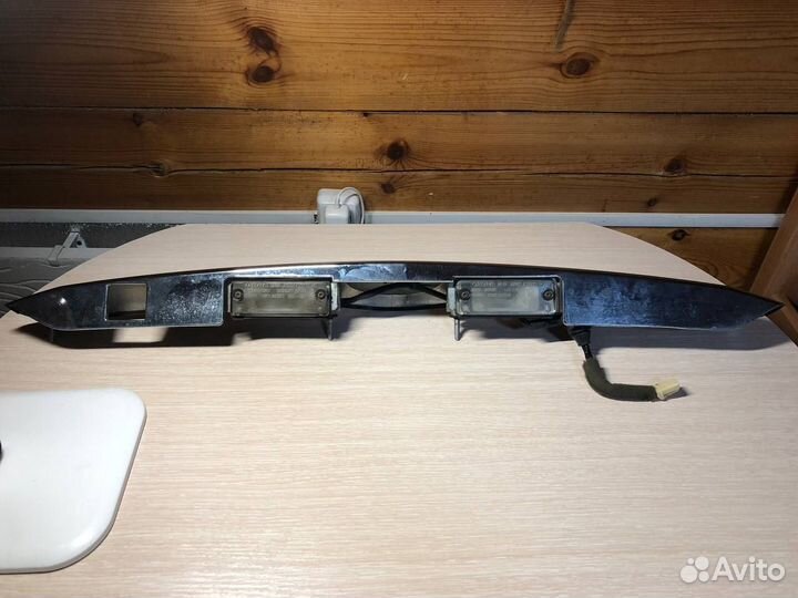 Накладка двери багажника Toyota Kluger MHU28 2006г