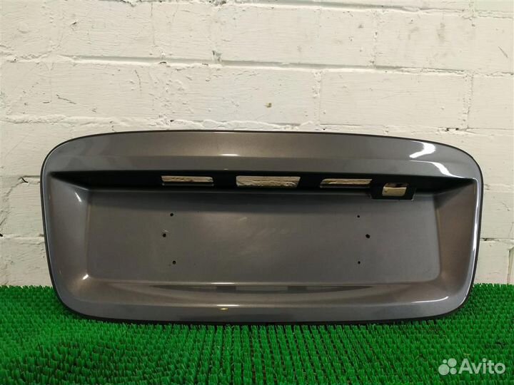 Накладка крышки багажника Nissan Almera Tino 2005